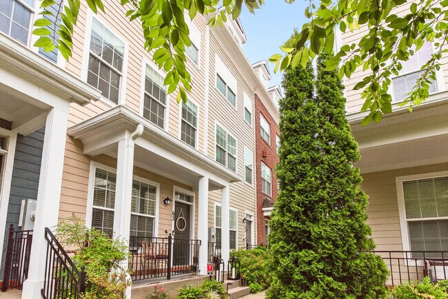 Photo - 65 Linden Pl Casa Adosada