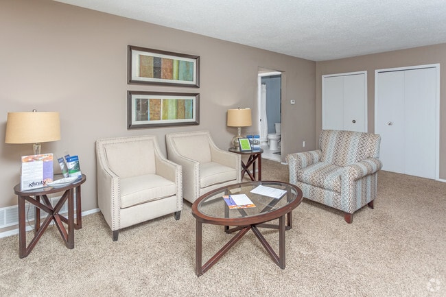 1BR, 1BA - 815 SF