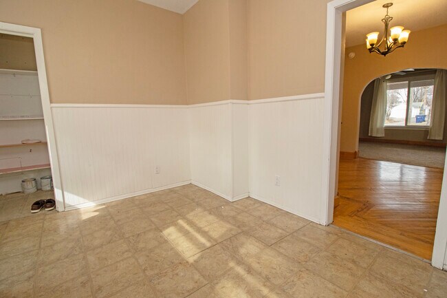 Photo - 1910 3rd St N