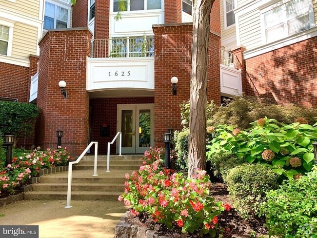 Building Photo - 1625 International Dr Unit 109 Rental