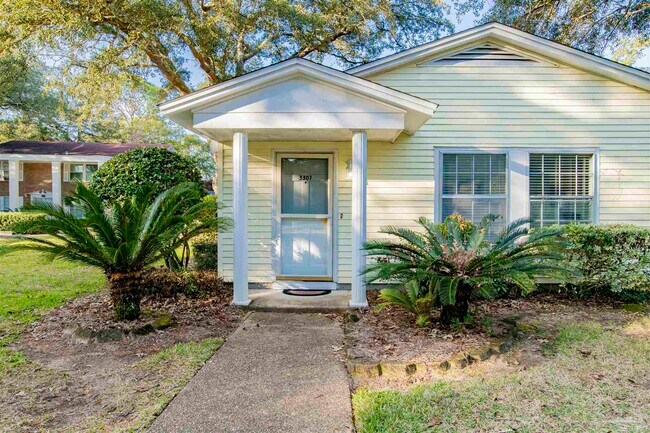 Photo - 3307 Kingswood Ct House