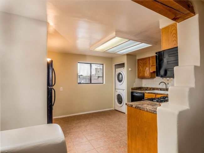 2838 Aliso Dr NE