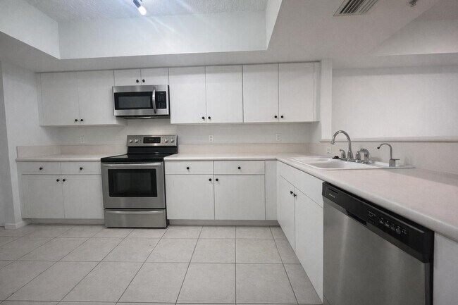 Photo - 10151 W Atlantic Blvd Unidad H1