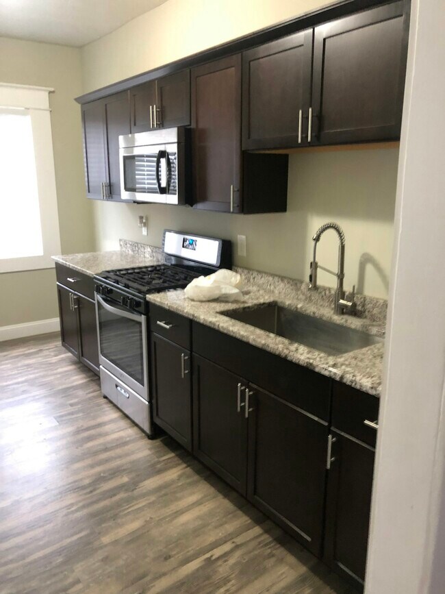 Photo - 140 W 32nd St