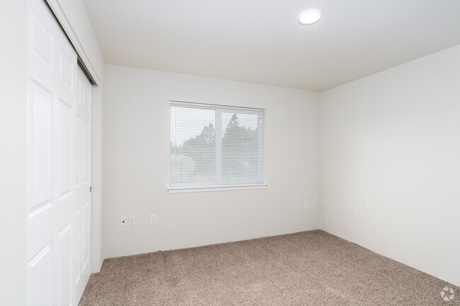 2BR, 2BA - 925SF