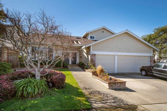Photo - 2044 Fairmont Dr House