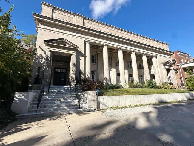 Building Photo - 4840 S Dorchester Ave