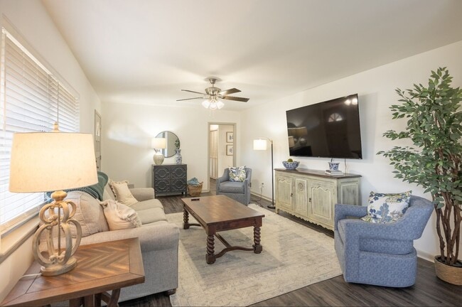 Building Photo - 523 Pitt Moore Rd