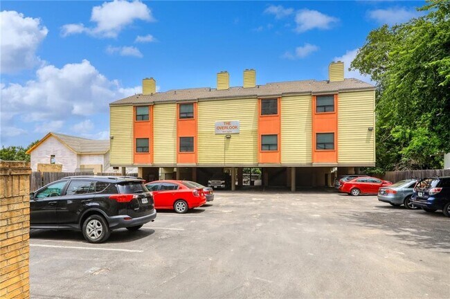 Photo - 908 Poplar St Unit 105