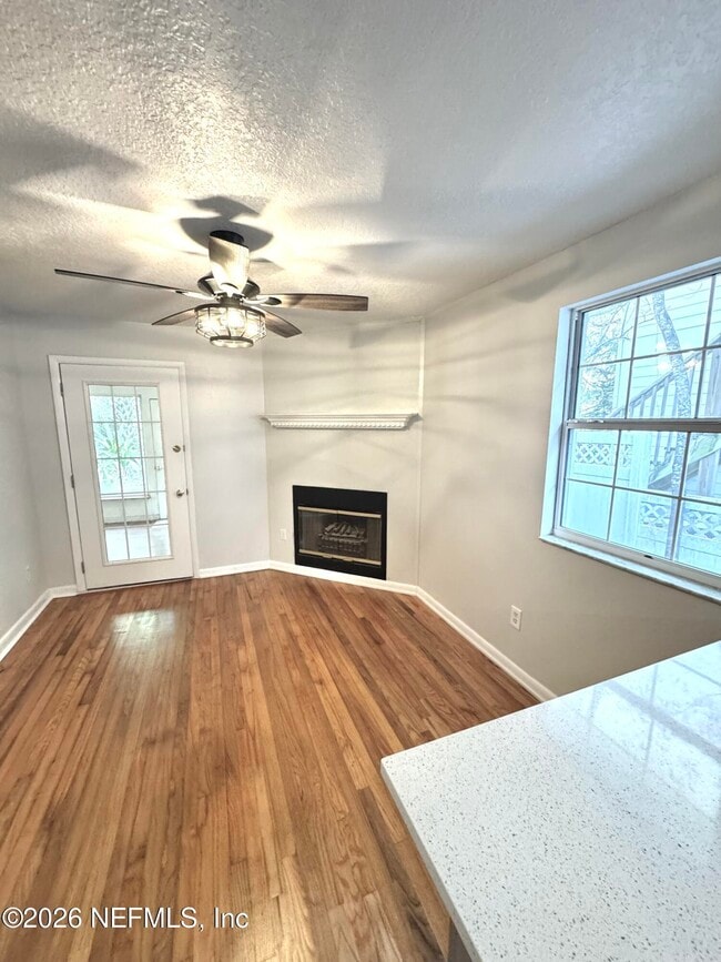 Photo - 385 Fifth St