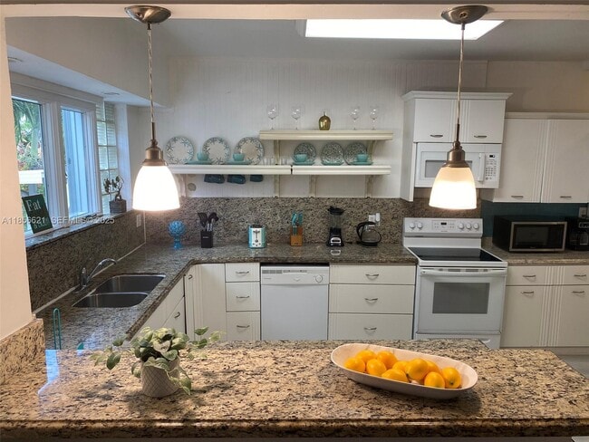 Photo - 701 Hollywood Blvd