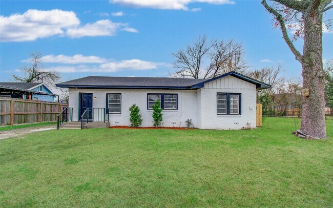 Photo - 3824 Topping St