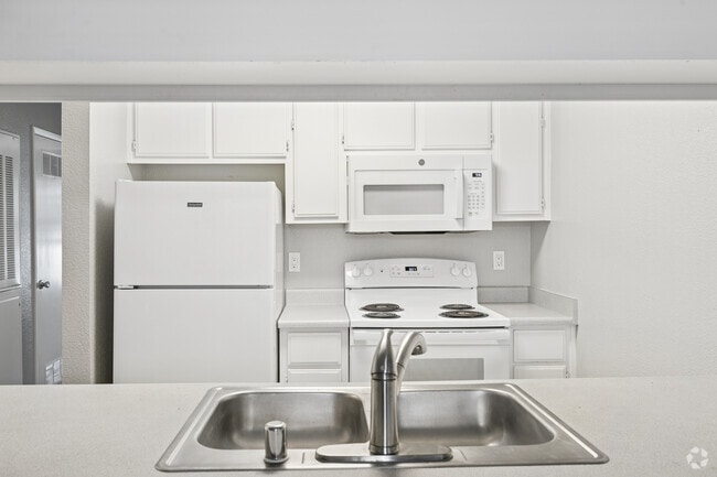 1BR, 1BA - 550SF - Kitchen