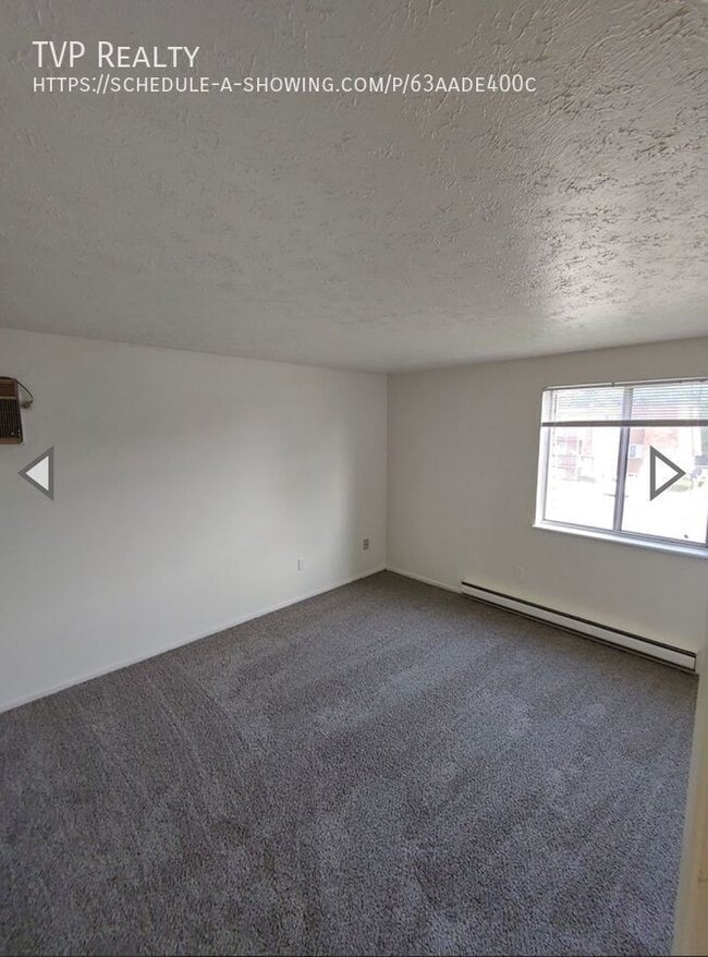 Photo - 1454 W River Rd N