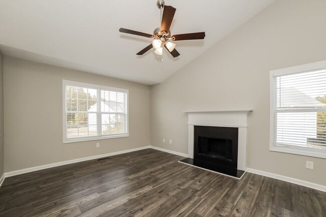 Photo - 104 Rockefeller Ln