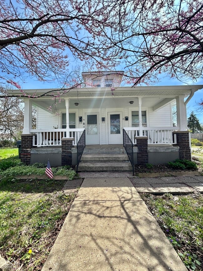 Photo - 73 1/2 E Broadway St House