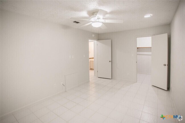 Building Photo - 421 W San Antonio St Unit C2 Rental