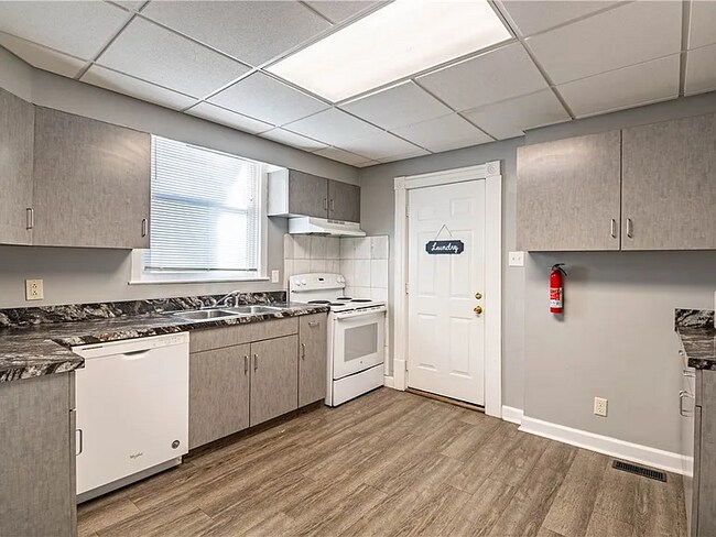 Photo - 1019 W Wood St