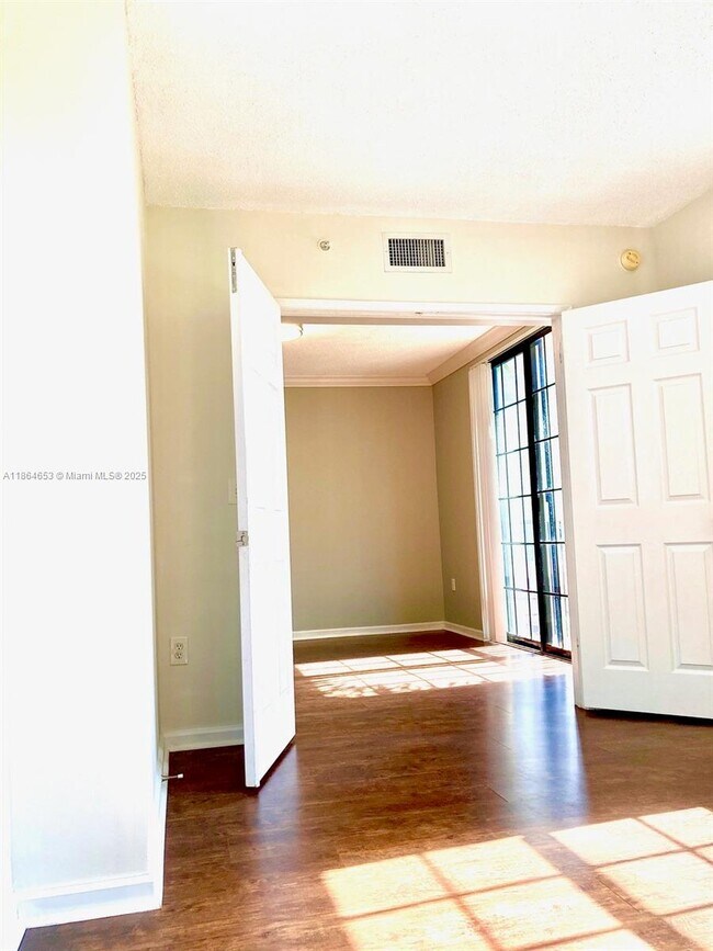 Photo - 1919 Van Buren St Unidad 321A