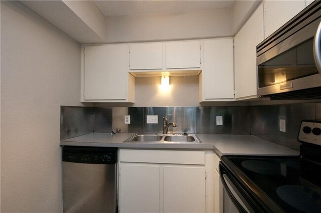 Photo - 1013 W 23rd St Unit 105