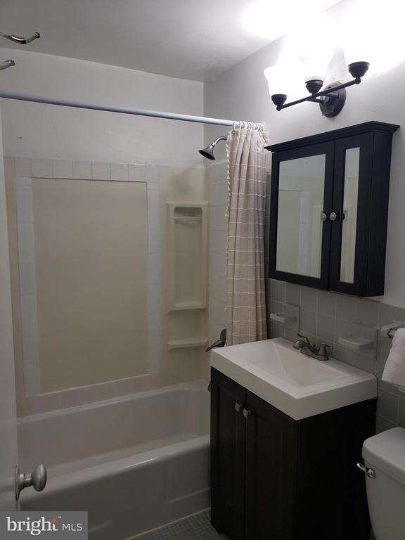 Building Photo - 1121 Arlington Blvd Unit 624