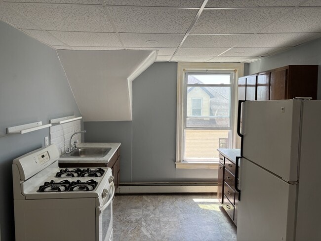 Building Photo - 48 Grove St Unit 5 - Penthouse