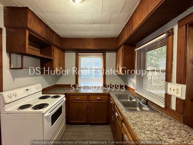 Photo - 1415 Lansing Ave