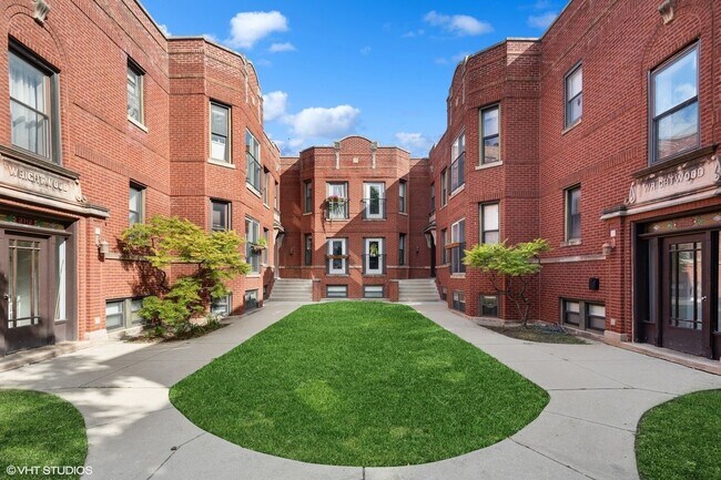 Building Photo - 3708 W Wrightwood Ave