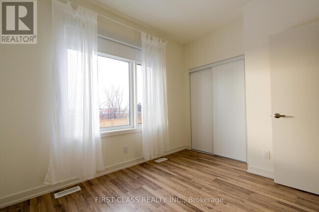 Photo - 370 Red Maple Rd