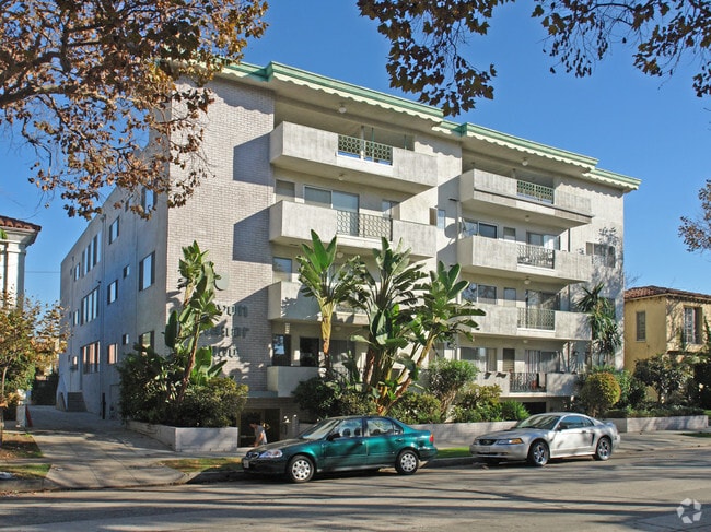 Devon Manor - Wooster 1200 S