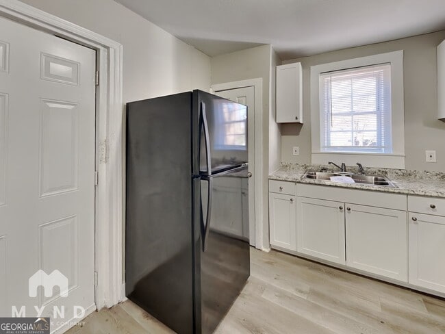 Photo - 117 Thayer Ave SE