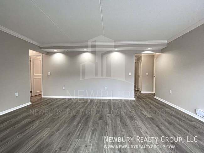 Building Photo - 530 N Main St Rental