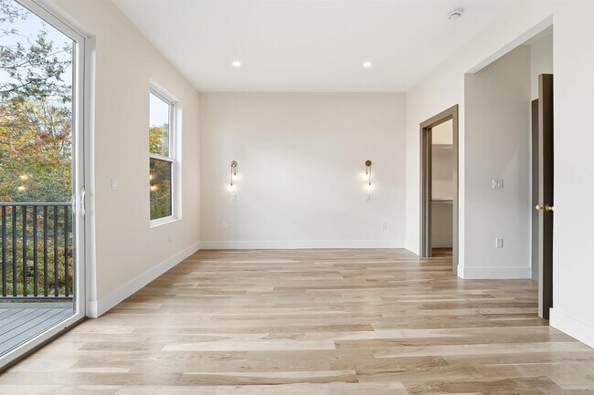 Building Photo - 25 Lembeck Ave Unit 2