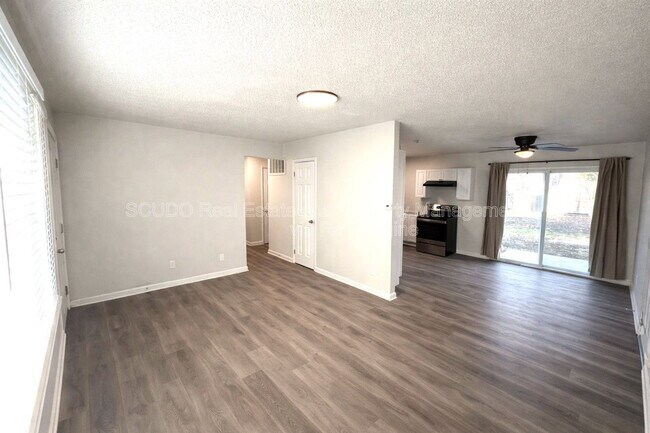 Photo - 11316 Donnelly Ave