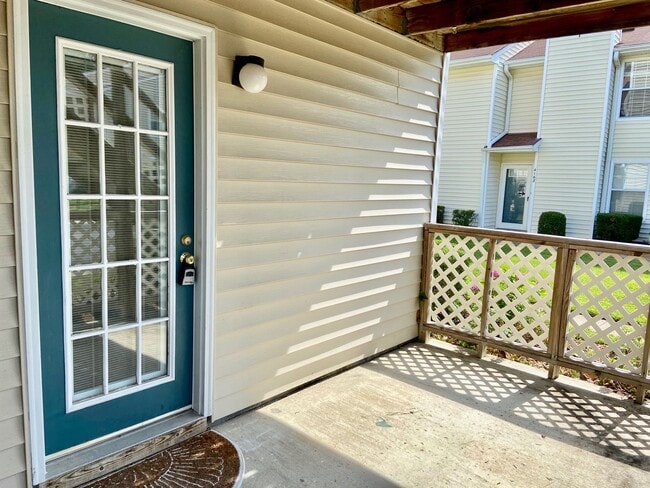 Building Photo - 2BD/1BA Condo in the Heart of Virginia Beach! Water Included!