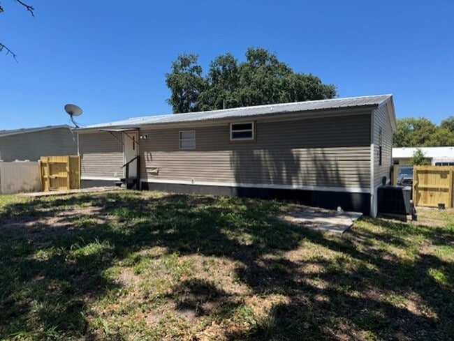 Photo - **3/2 Manufactured home near Boggy Creek Road/Taft** Unidad m9663c