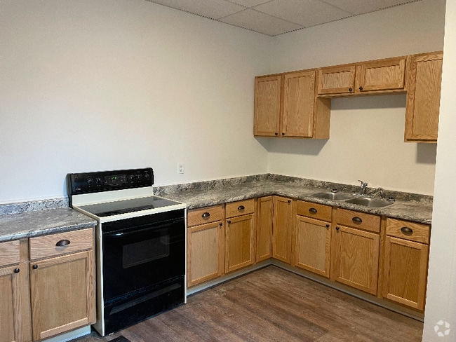 Building Photo - 301 W Lincoln St Rental