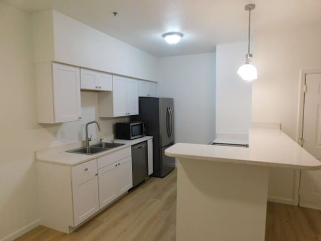 Photo - Mid Island condo for rent Unit 613