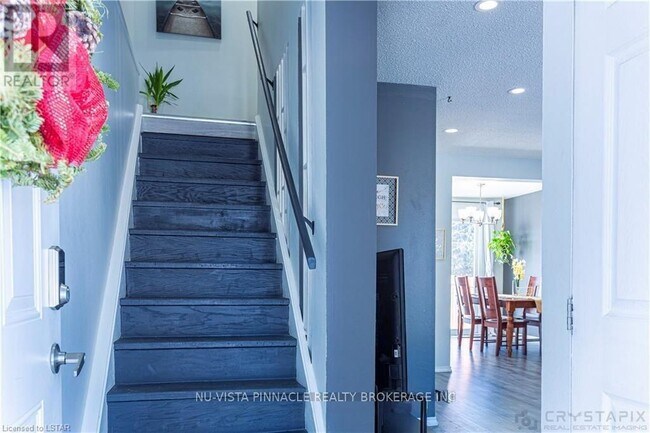 Photo - 7 Ranchwood Crescent