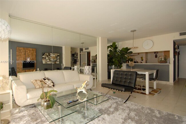 Photo - 600 NE 36th St Unidad 1212