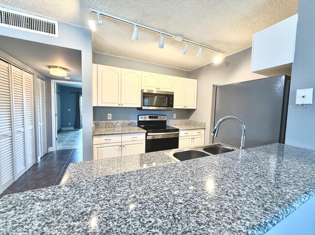 Photo - 1625 Meadows Cir W Condo