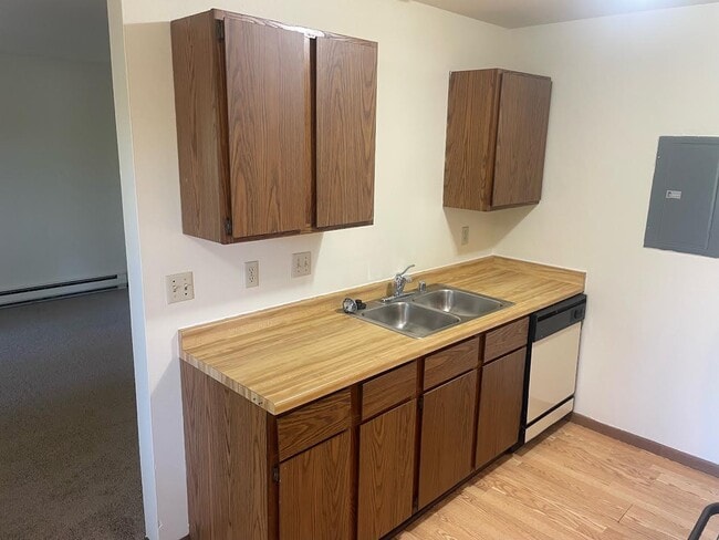 Photo - 914-16 N Oak St