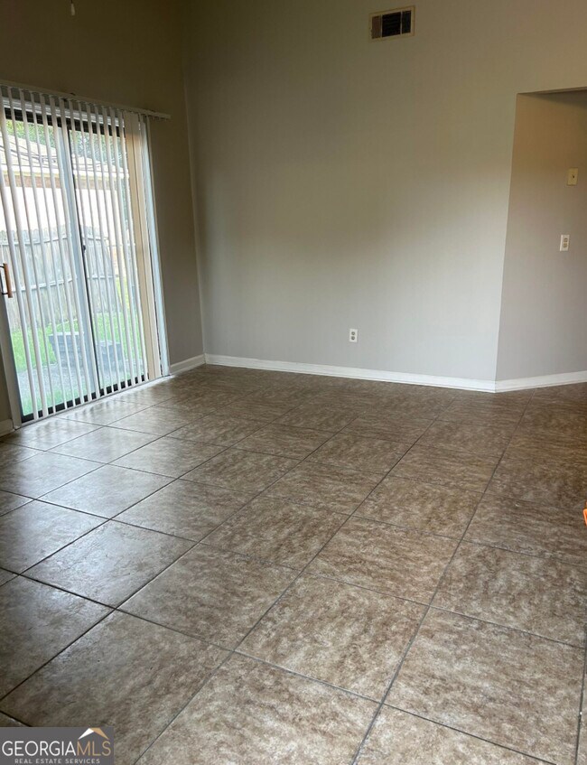 Photo - 406 Admiral's Walk Dr