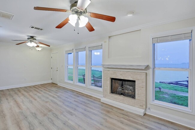 Building Photo - 11 Lake Barnett Dr