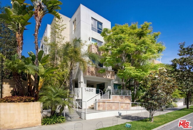 Building Photo - 1430 S Beverly Glen Blvd