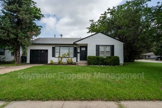 Photo - 101 W 7th St House