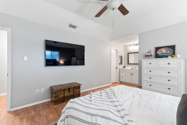 Photo - 105 Sweetgum Dr