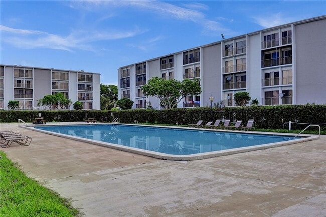 Photo - 8720 N Sherman Cir Unit 506