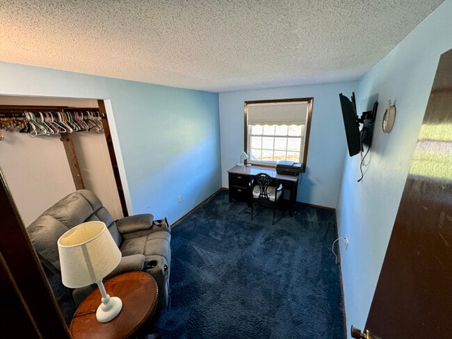 Photo - 20 Hazlett Ln