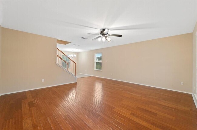 Photo - 909 Remington Dr